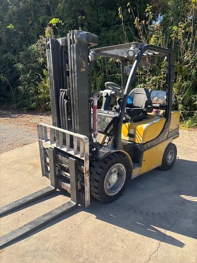 Used 6,000lb YALE GLP060VX FORKLIFT ROLL CLAMP COMPATABLE