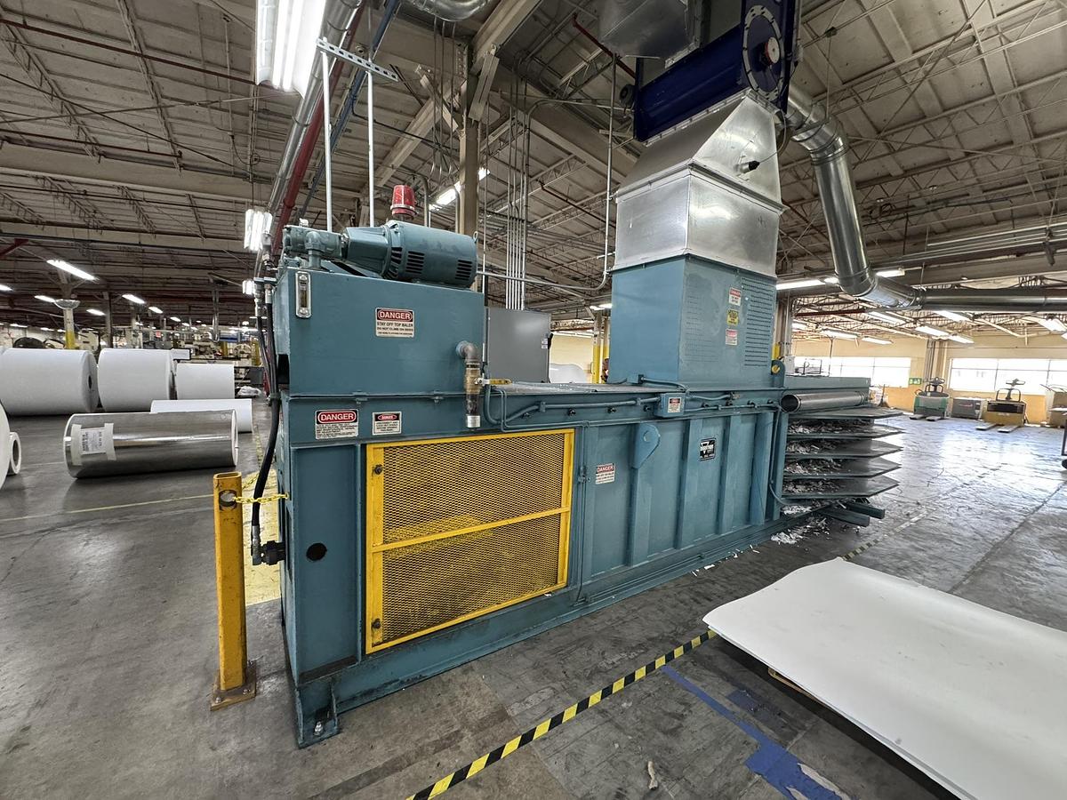 Used MARATHON HORIZONTAL CLOSED DOOR BALER