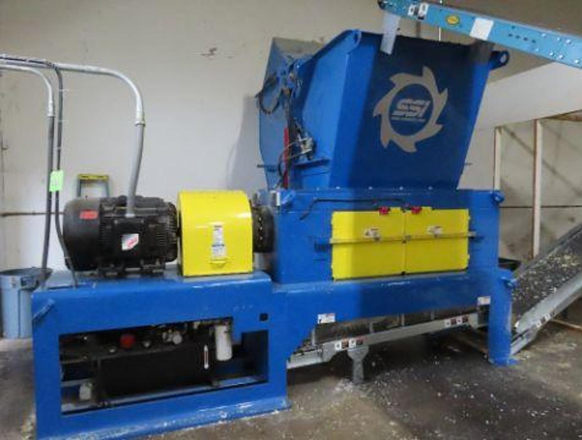 Used SSI UNI-SHEAR SHREDDER MODEL SR400E 100HP WITH CONVEYOR