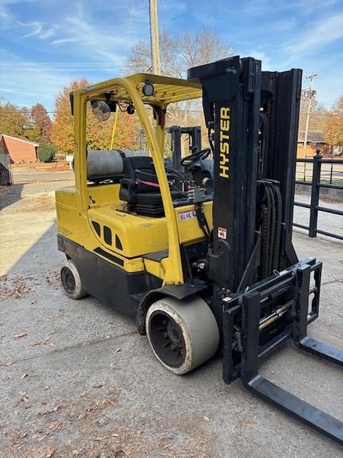 Used 10,000 CAPACITY HYSTER S100FT WITH LOW HOURS