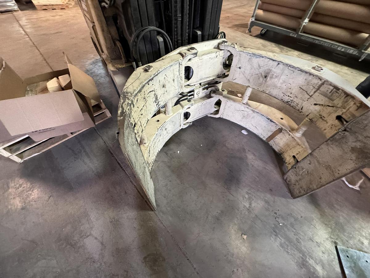 Used CATERPILLAR ROLL CLAMP TRUCK MODEL GC40KSTR WITH CASCADE CLAMP