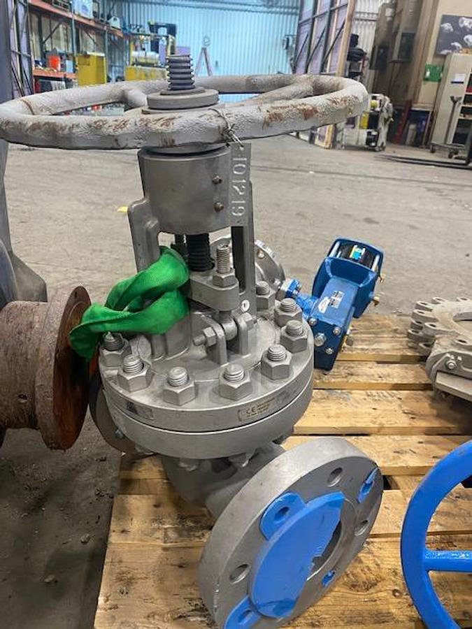 Used 4" VALVE RATING 600 CF8M MANUAL OPERATION (NEW SPARE)