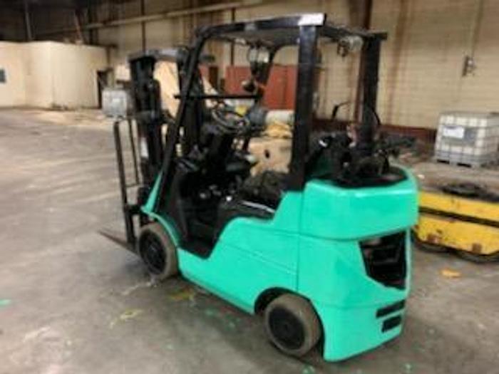 Used 5,000 POUND MITSUBISHI FGC25N FORKLIFT TRIPLE STAGE MAST