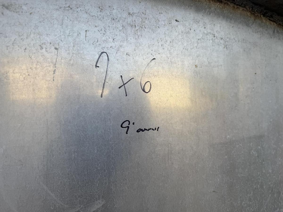 Used 304 STAINLESS STEEL TANK 7' DIAMETER X 6' TALL PLUS LEGS (9')