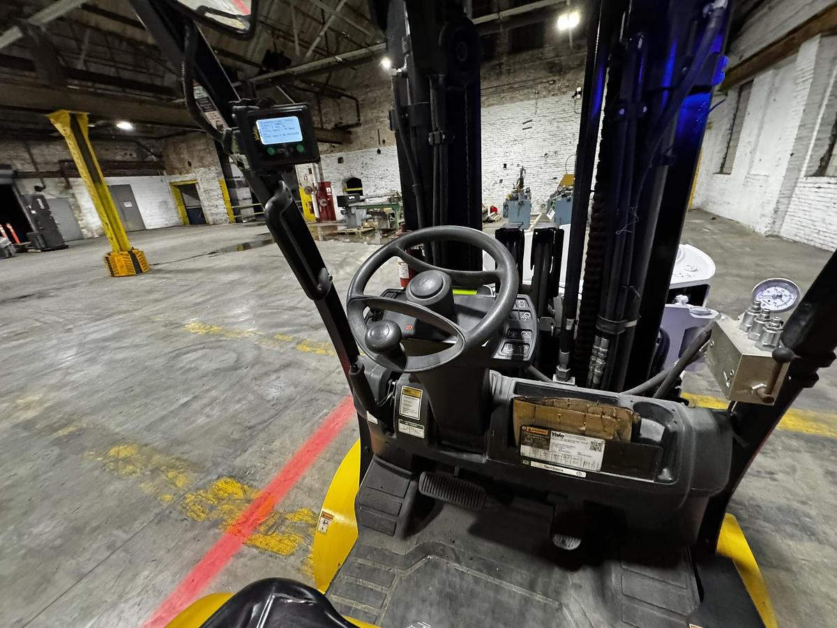 Used 12,000 POUND YALE GLC120VX (Paper Roll Special) PAPER ROLL CLAMP TRUCK WITH 84" CASCADE CLAMP
