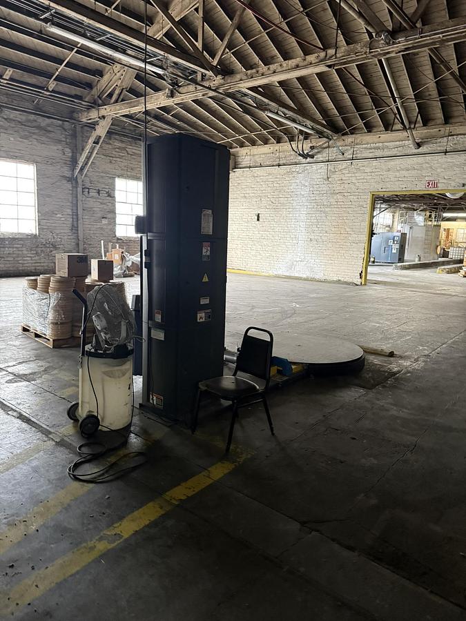 Used LANTECH Q300 PALLET STRETCH WRAPPER MANUFACTURED 2021