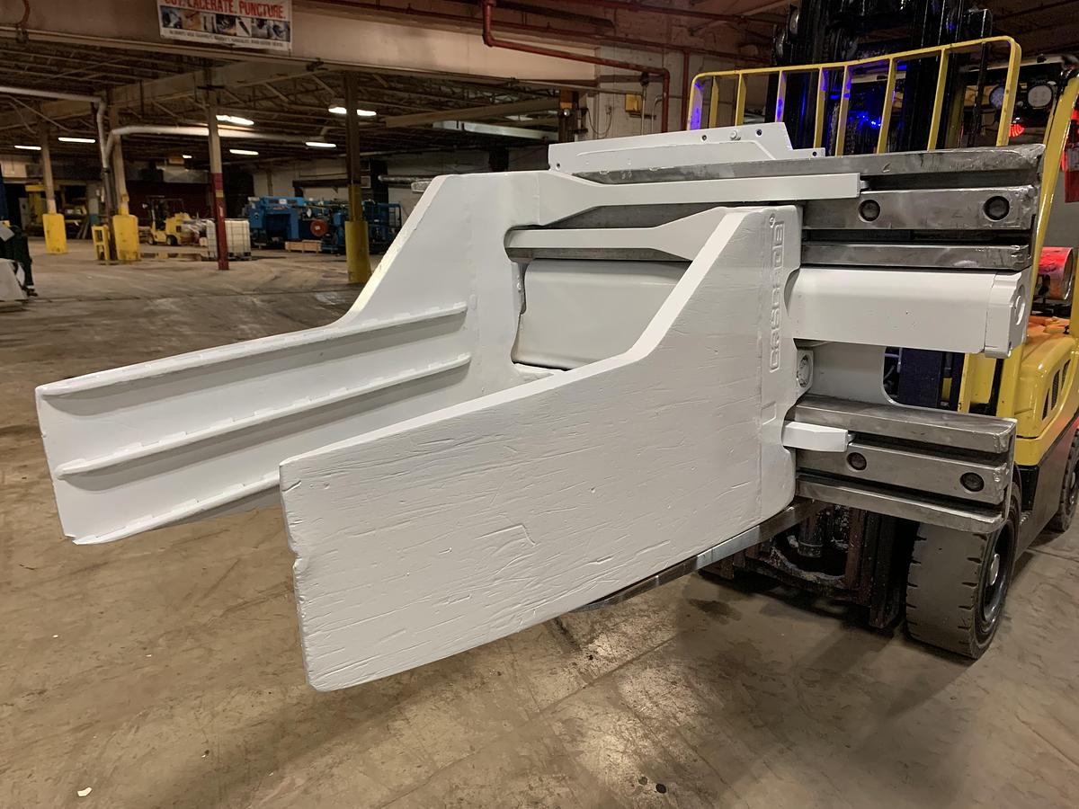 Used CASCADE BALE CLAMP ATTACHMENT CLASS III (ORIGINALLY ON 8,000 POUND FORKLIFT)