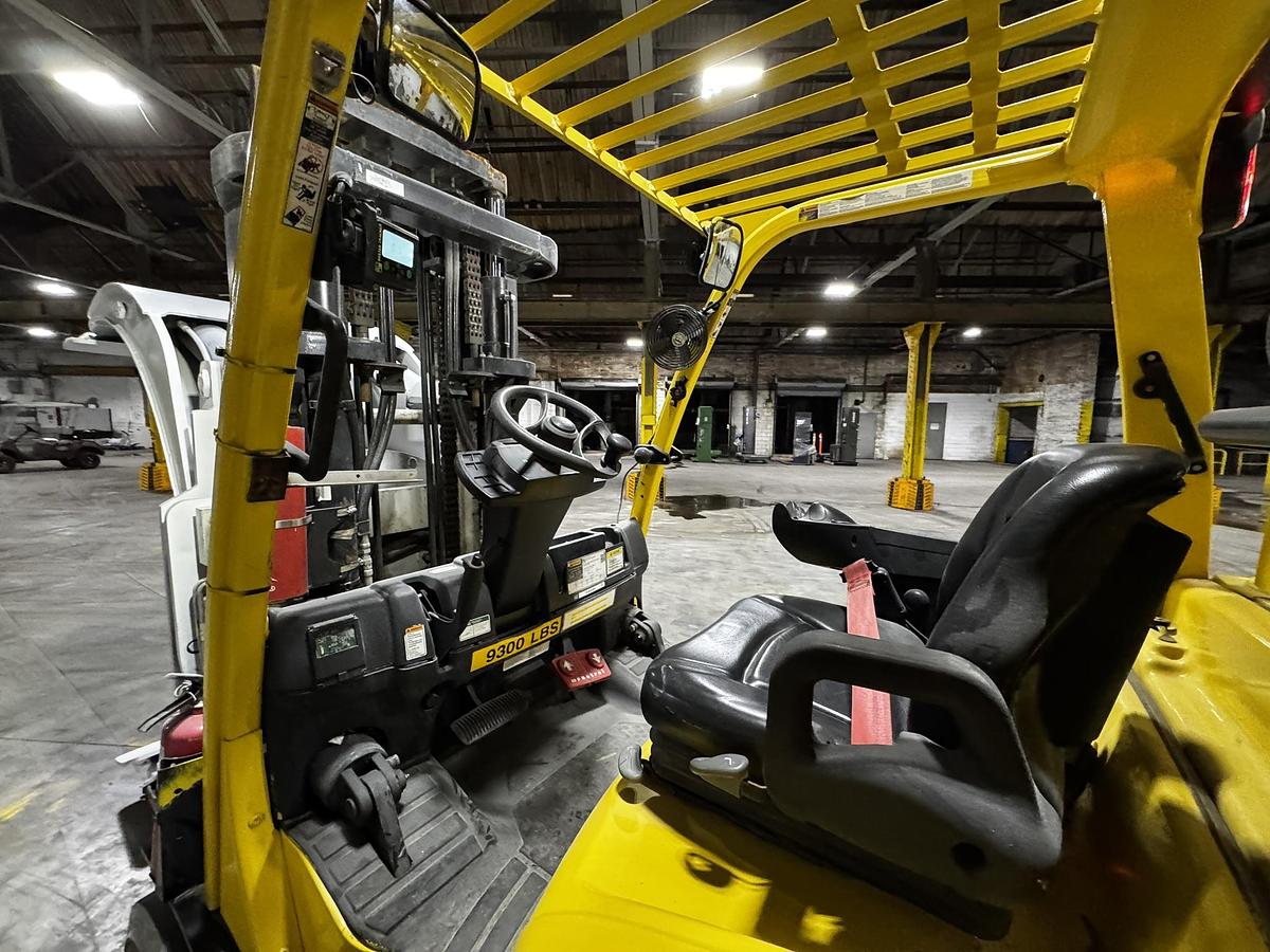 Used 15,500LB. HYSTER MDL S155FT WITH 84" CASCADE EXTRA HEAVY CASCADE PAPER ROLL CLAMP MFG 2019 SINGLE STAGE MAST LOW HOURS