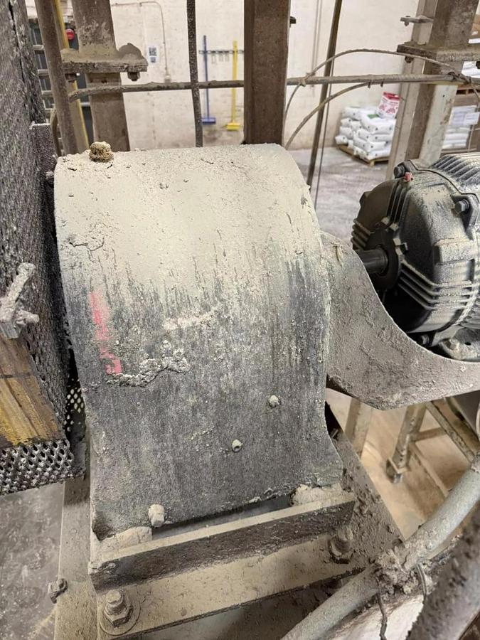 Used STAINLESS STEEL RIBBON BLENDER 135 CUBIC FEET