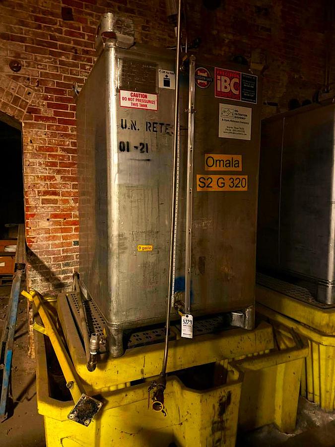 Used 550 GALLON PRECISION IBC 304 `STAINLESS STEEL CHAMICAL TANK