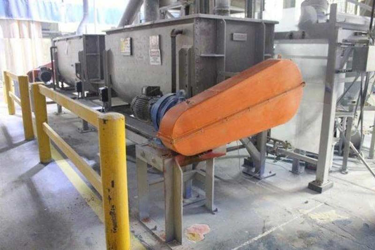 Used 87 CUBIC FOOT CAPACITY DAY MIXING DOUBLE RIBBON MIXER STAINLESS STEEL