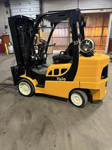 Used 8,000 POUND CAPACITY YALE GLC080VXNGSE88 FORKLIFT SIDESHIFTER AND FORK POSITIONER - ON HOLD (NEEDS WORK)