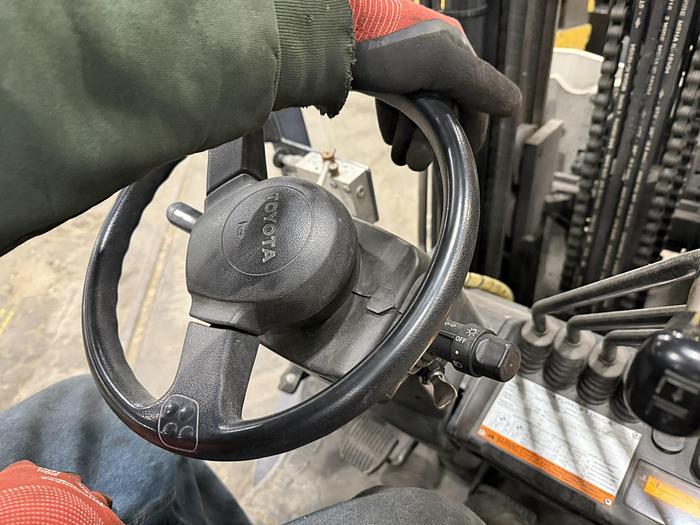 Used 6,500 POUND TOYOTA FORKLIFT PAPER ROLL CLAMP TRUCK W/ 84" CASCADE CLAMP