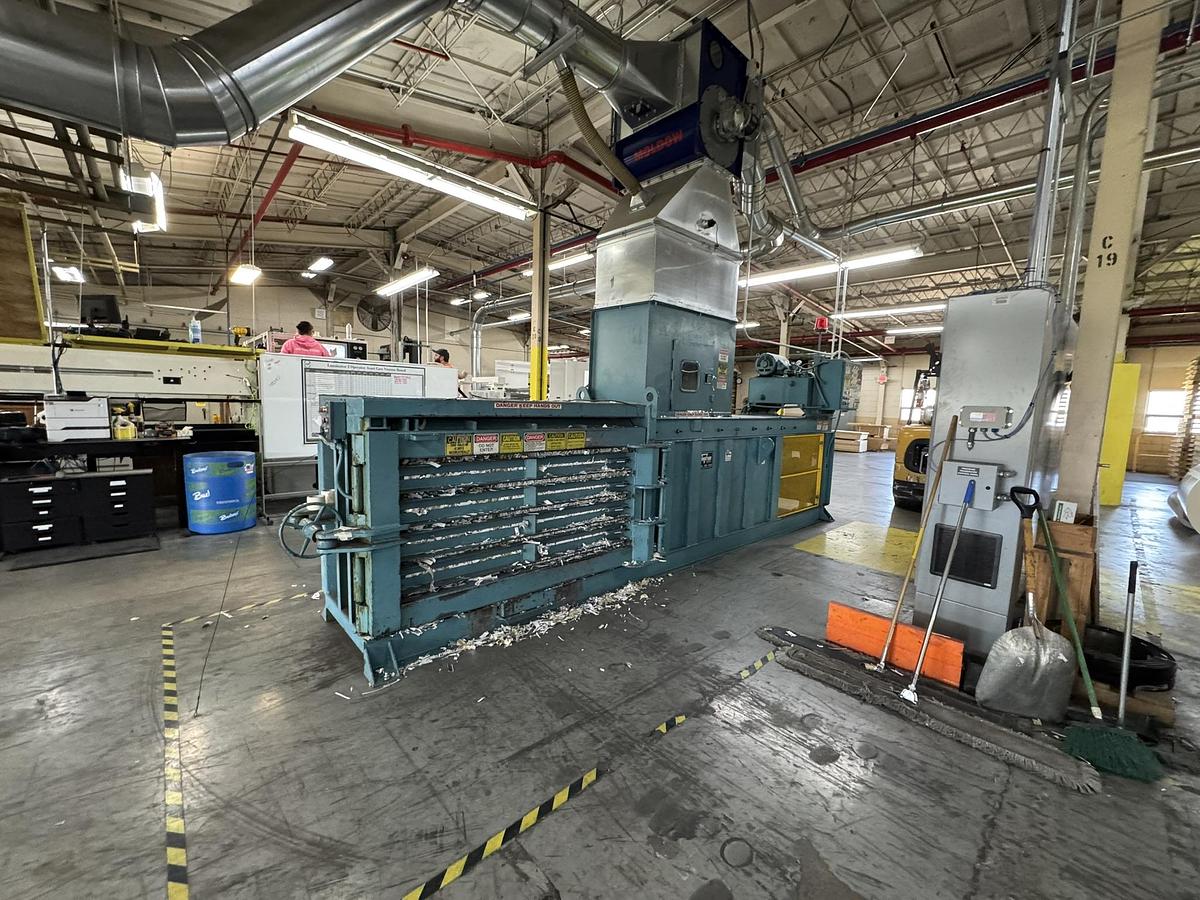 Used MARATHON HORIZONTAL CLOSED DOOR BALER