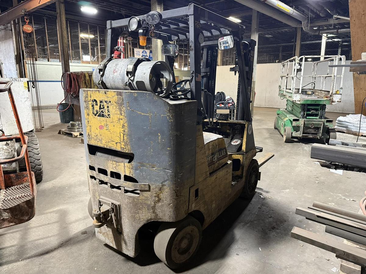 Used CATERPILLAR FORKLIFT