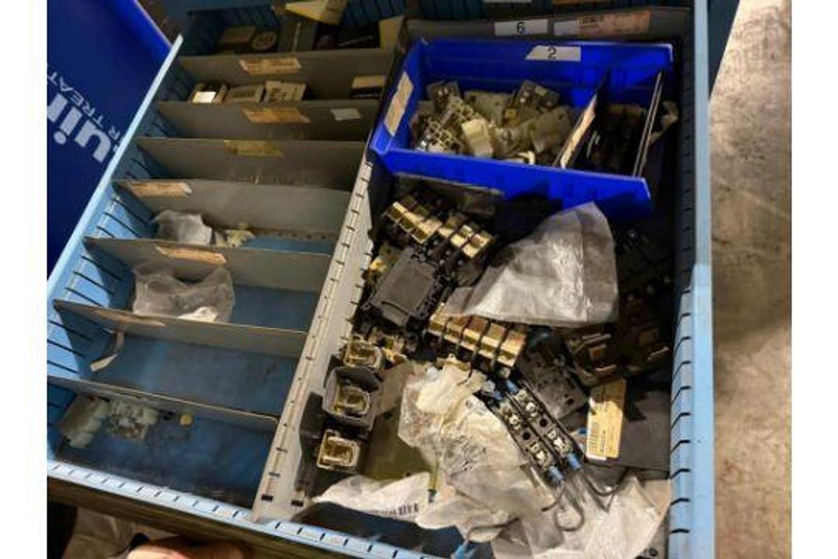 Used LYON 11 DRAWER TOOL CABINET CONTENTS NOT INCLUDED