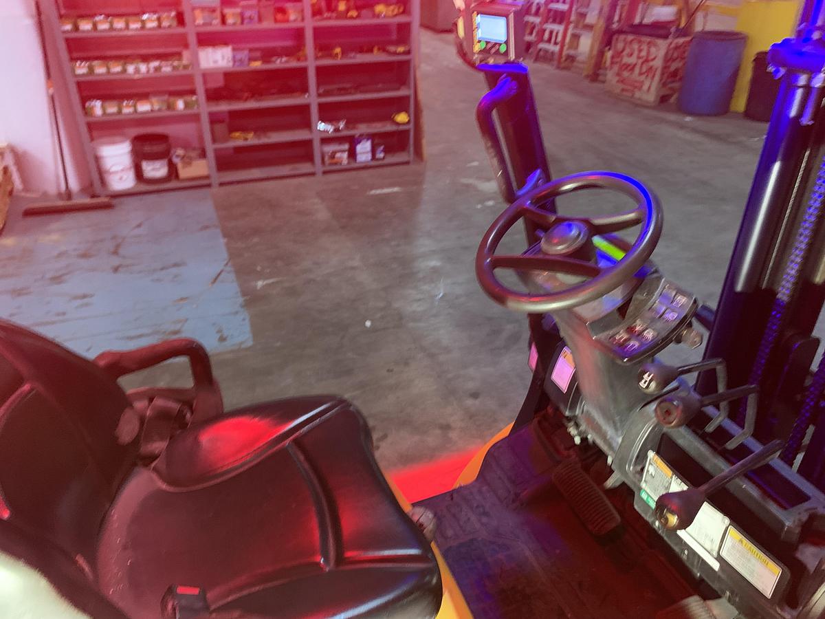 Used YALE GLP050VXNGSE084 5000LB FORKLIFT 6,500 HOURS