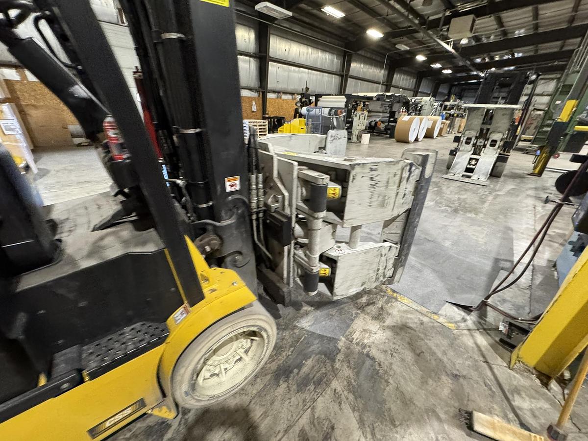 Used 12000 LB YALE ELECTRICL ROLL CLAMP TRUCK WITH CASCADE CLAMP MODEL ERC120VHN48TE094