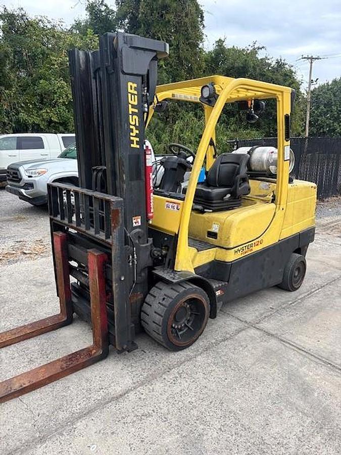 Used 12,000 POUND HYSTER S120FT MFG 2016