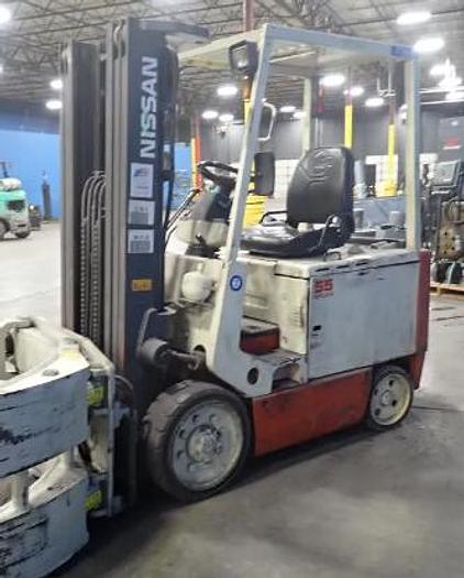 Used NISSAN CYGM02L28S ELECTRIC 5500LB CAPACITY FORKLIFT 3 STAGE MAST 4-WAY VALVE
