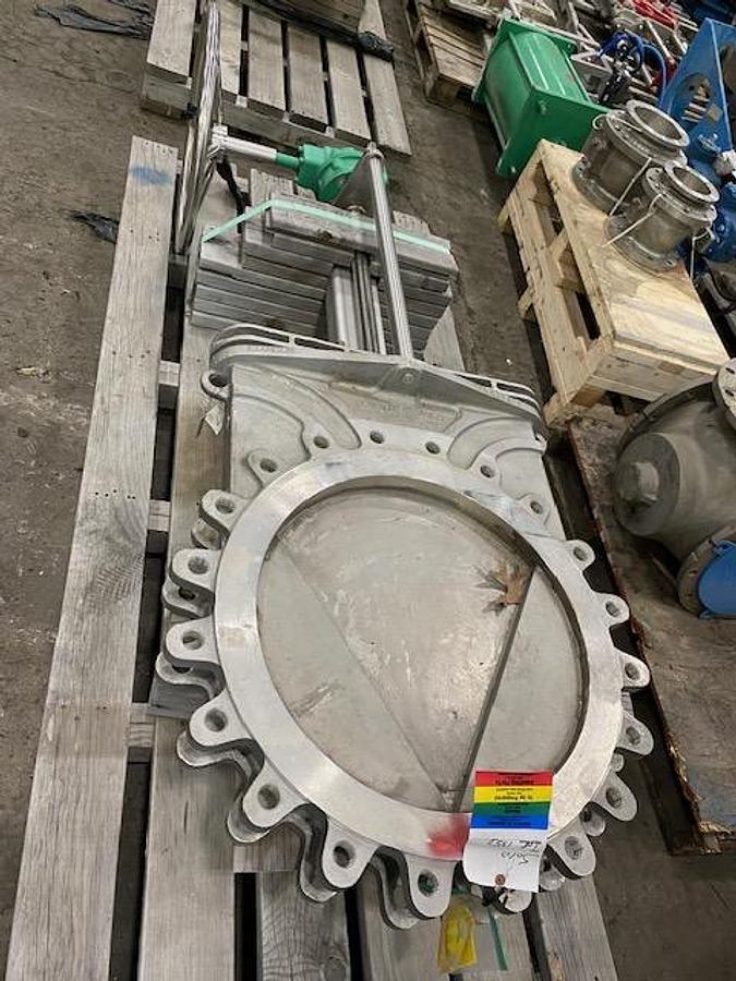 Used 24" EMERSON CLARKSON MANUAL STAINLESS STEEL KNIFE GATE VALVE (NEW SPARE)