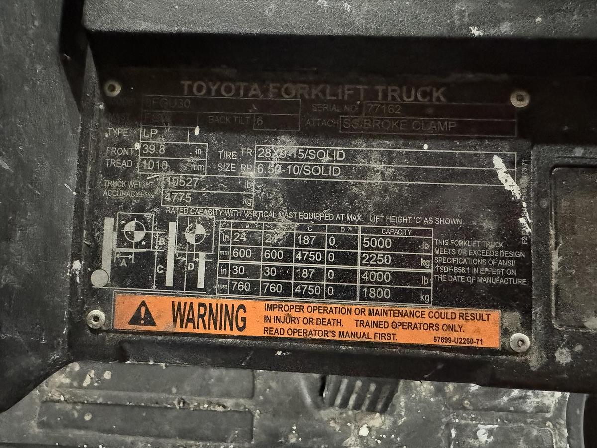 Used 6,000 POUND TOYOTA FORKLIFT MODEL 8FGU30 WITH PNUEMATIC TIRES 4,000 HOURS
