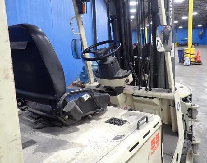 Used NISSAN CYGM02L28S ELECTRIC 5500LB CAPACITY FORKLIFT 3 STAGE MAST 4-WAY VALVE