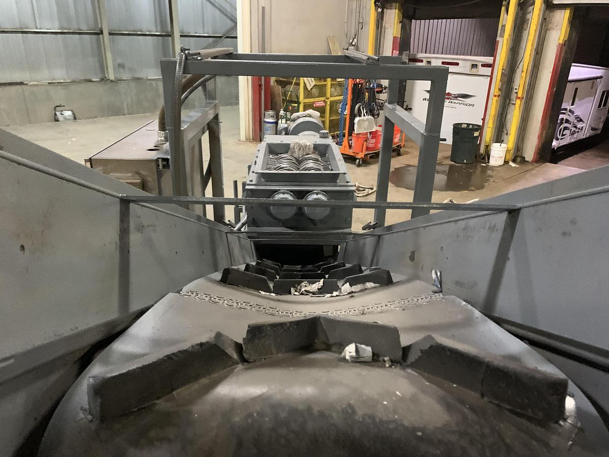 Used 25 HP SSI SHREDDER DUAL SHAFT SHREDDER