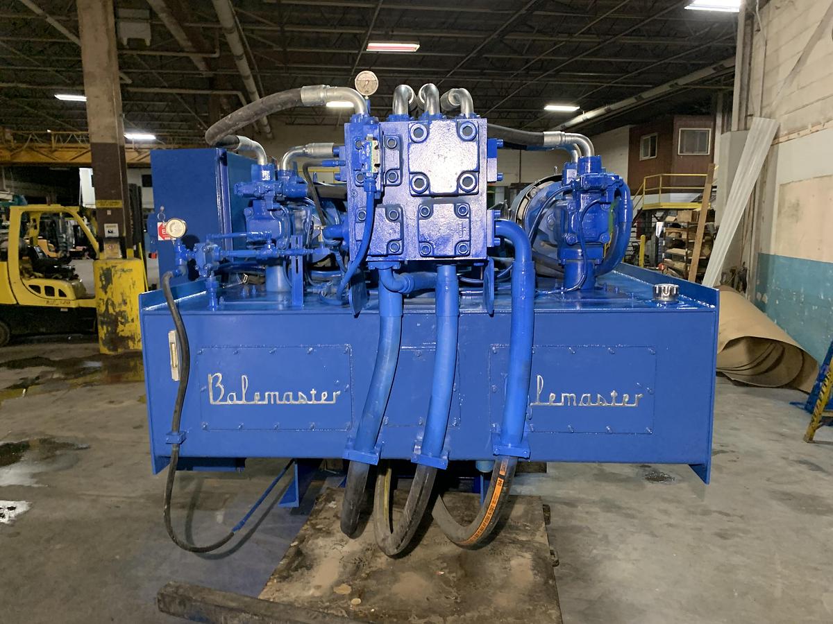Used BALEMASTER HORITZONTAL AUTO TIE BALER 44100GL-10 TWIN 50 HP MOTORS