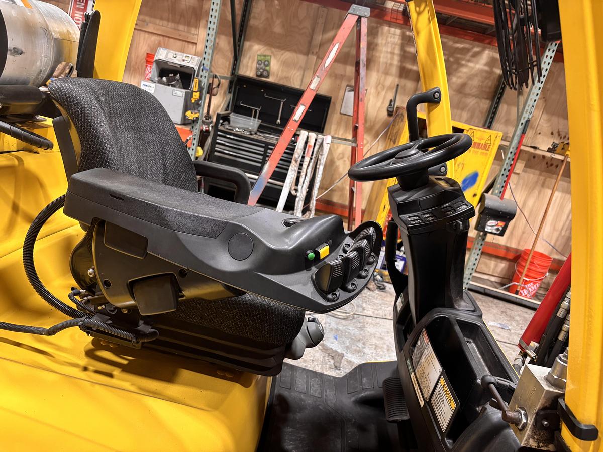 Used 12,000 POUND HYSTER S120FTPRS ROLL CLAMP FORKLIFT TRUCK LOW HOURS