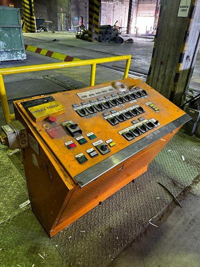 Used 118" (3000mm) WIDE JYLHAVAARA GUILLOTINE ROLL SPLITTER 60" DIAMETER