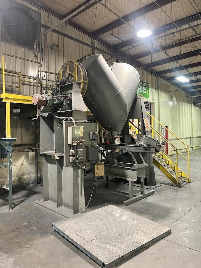 Used PATTERSON KELLEY TWIN SHELL DRY BLENDER 60 CUBIC FEET
