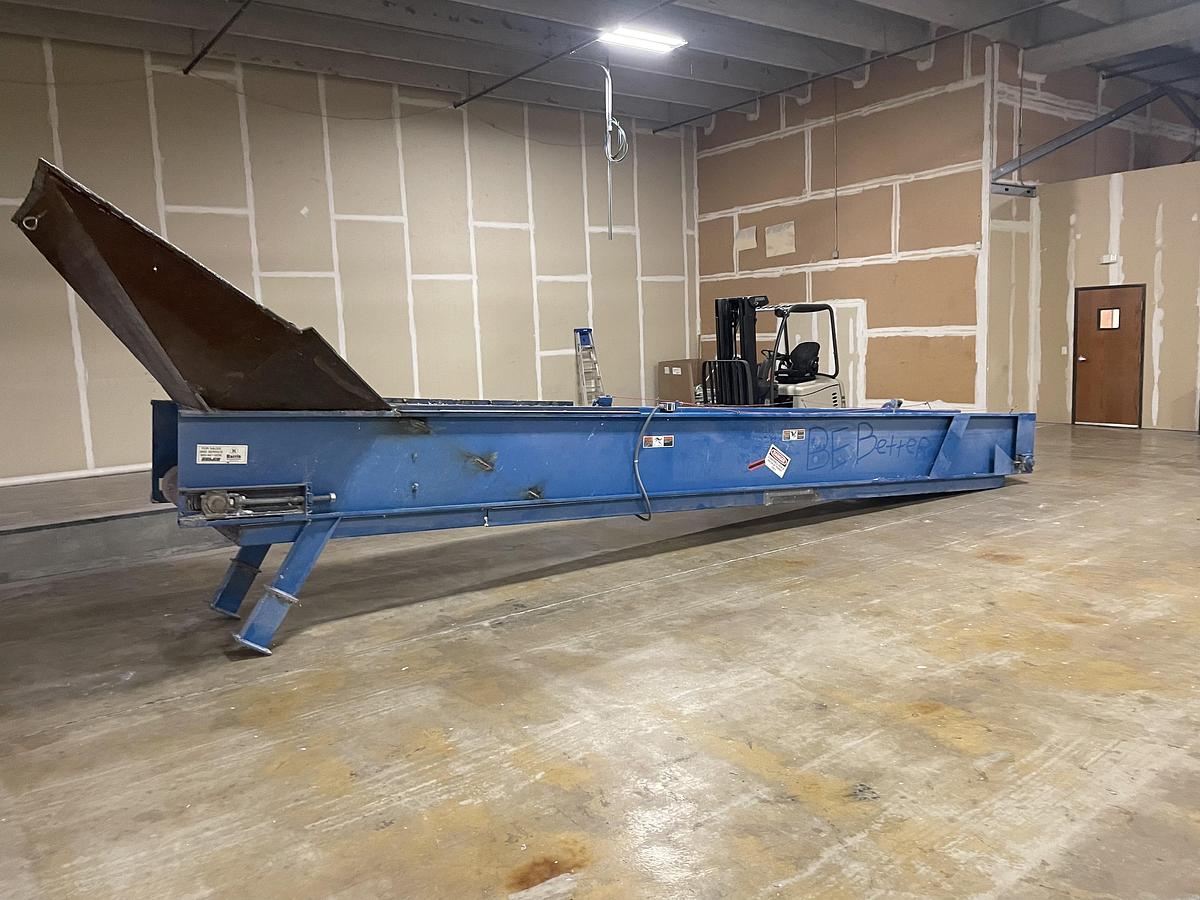 Used AMERICAN HORIZONTAL CLOSED DOOR BALER WITH SELCO CONVEYOR