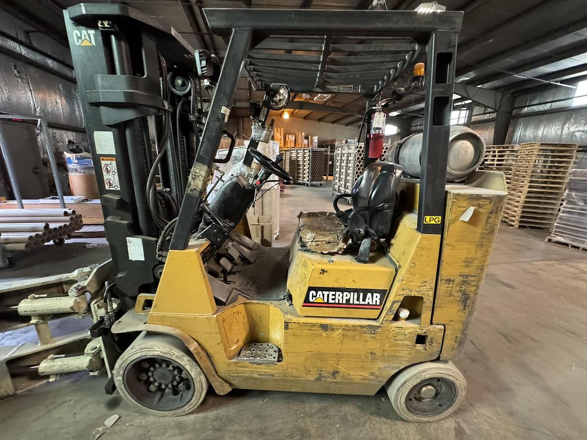 Used CATERPILLAR ROLL CLAMP TRUCK MODEL GC40KSTR WITH CASCADE CLAMP