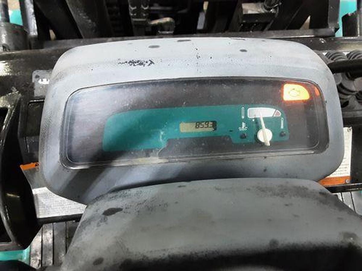 Used 14,000LB TOYOTA FORKLIFT MODEL 7FGCU70 2013 WITH VERY LOW HOURS