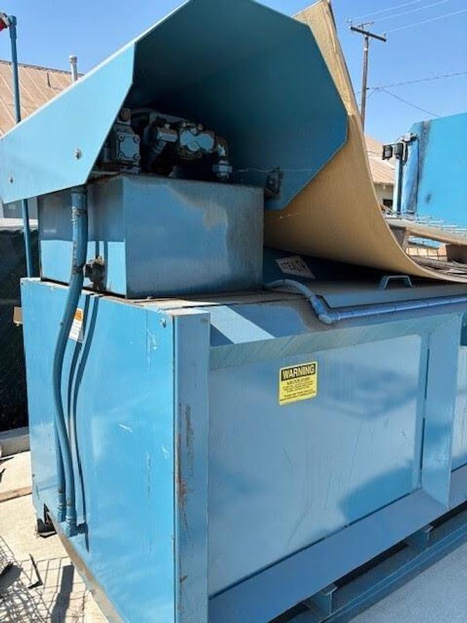 Used MARATHON STEALTH HORIZONTAL CLOSED DOOR BALER 20HP