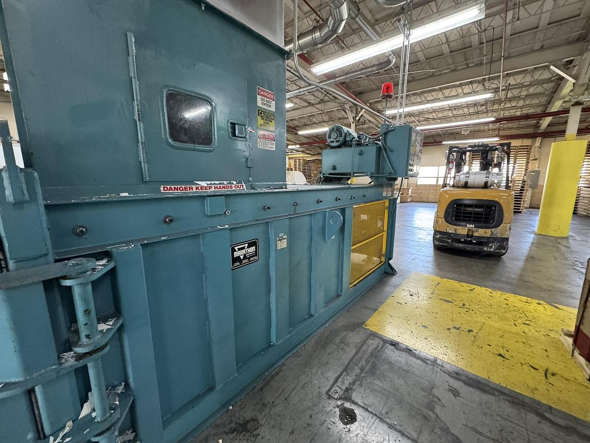 Used MARATHON HORIZONTAL CLOSED DOOR BALER