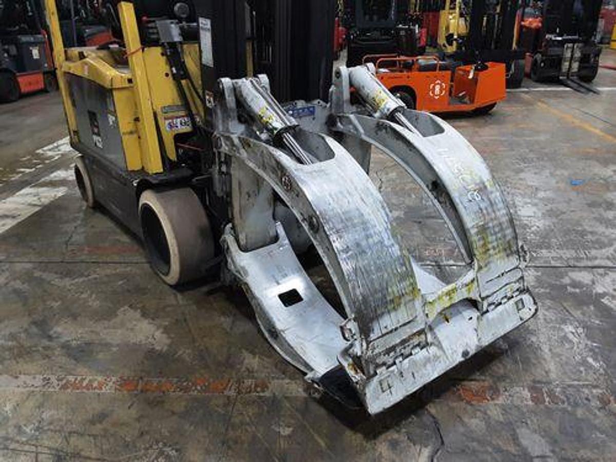 Used 60" CLASS III CASCADE ROLL CLAMP MODEL 25H-RCP-BX07-006