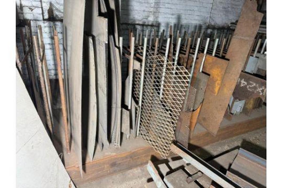 Used LARGE AMOUNT OF CAST, STAINLESS STEEL, ALUMINUM, GALVINIZED AND PVC PIPES