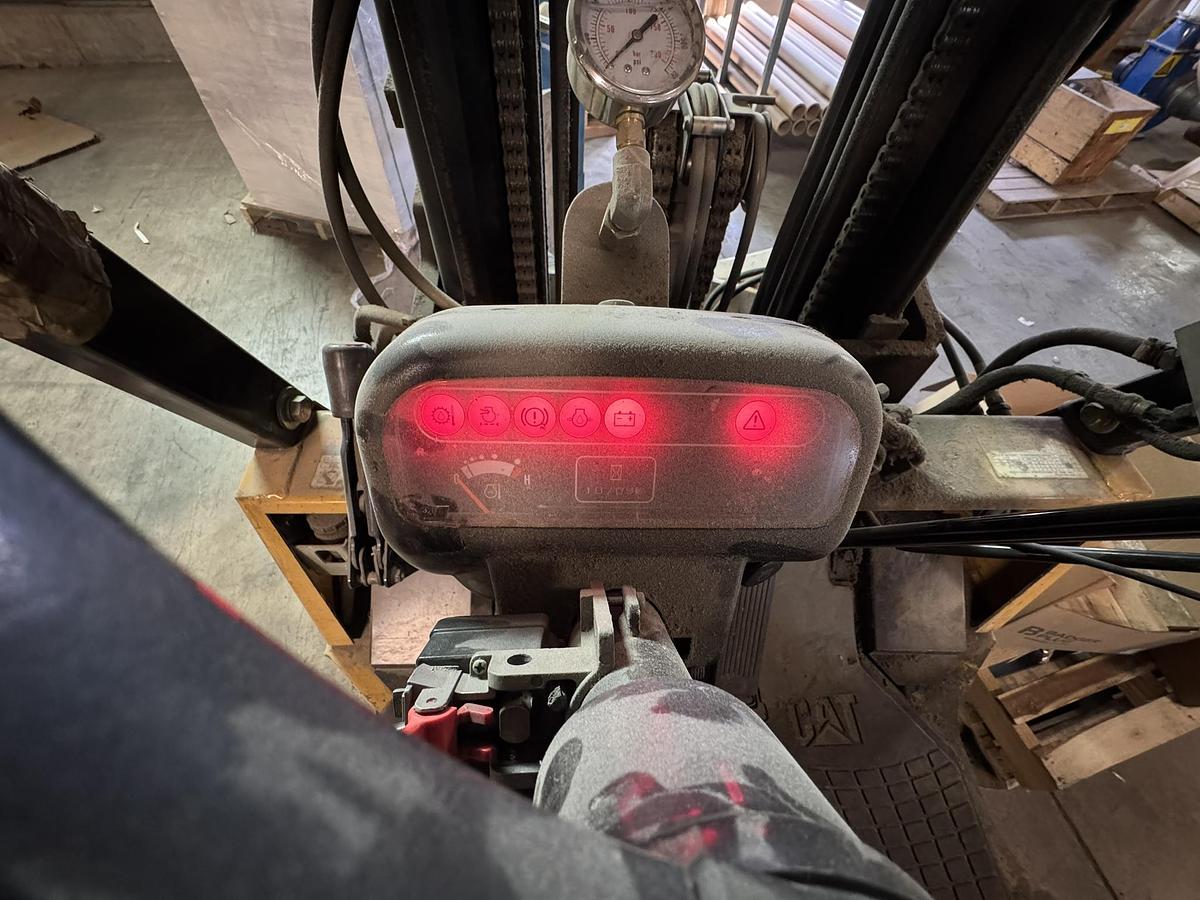 Used CATERPILLAR ROLL CLAMP TRUCK MODEL GC40KSTR WITH CASCADE CLAMP