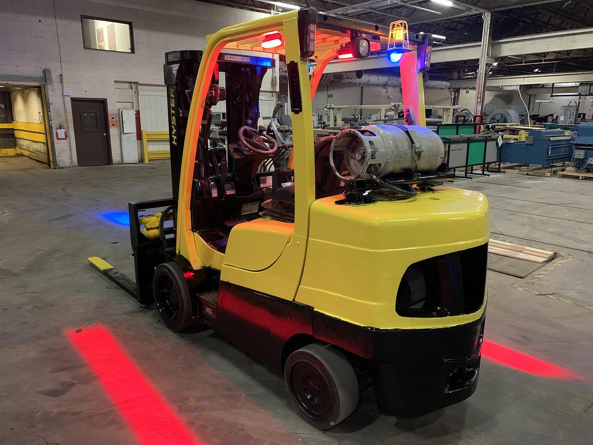 Used 8,000 POUND LB. HYSTER MODEL S80FT FORKLIFT WITH SIDESHIFT AND FORK POSITIONING