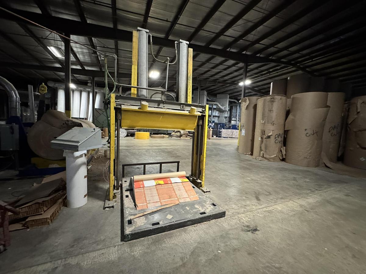 Used 42" WIDE PNEUMATIC ROLL SPLITTER 42" DIAMETERS