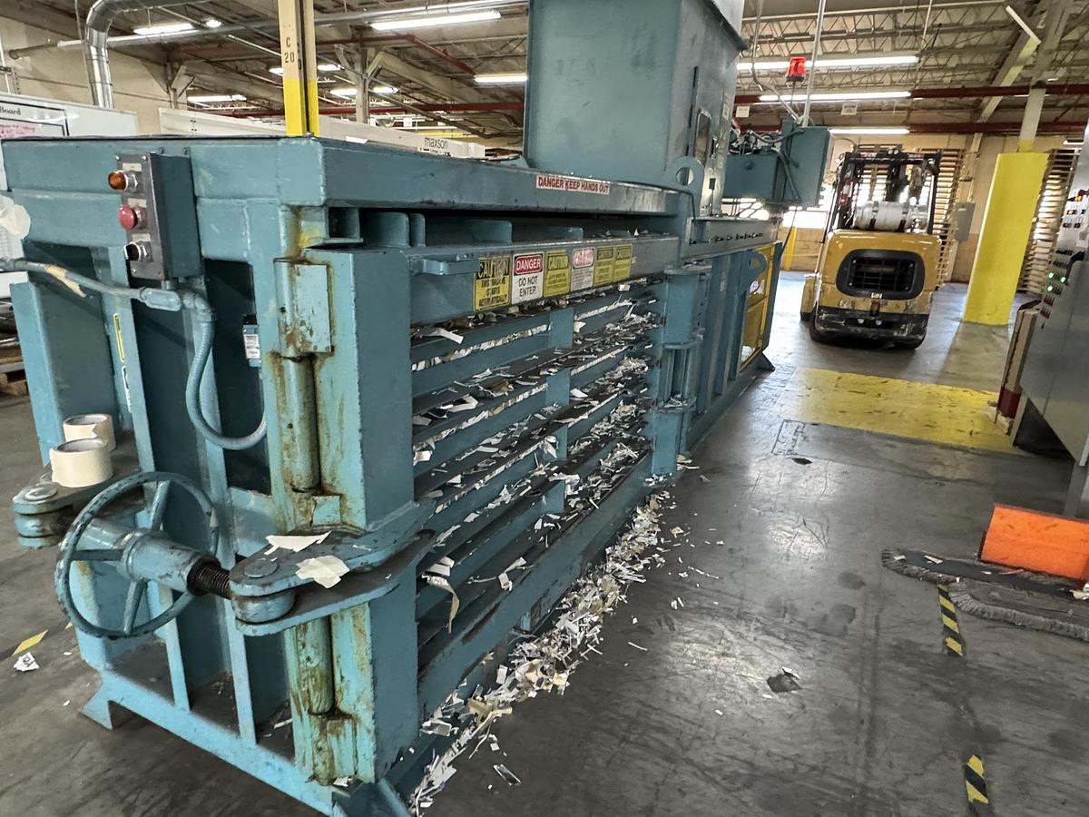 Used MARATHON HORIZONTAL CLOSED DOOR BALER