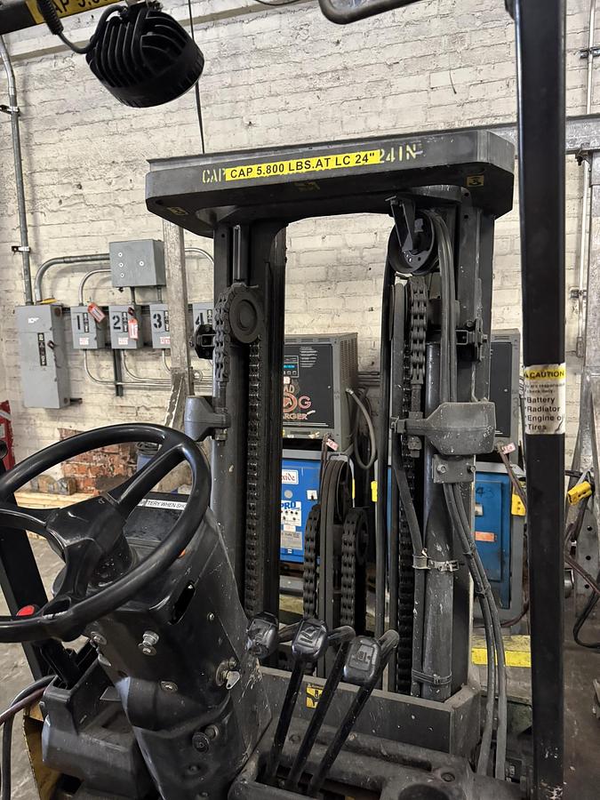 CATERPILLAR ELECTRIC FORKLIFT