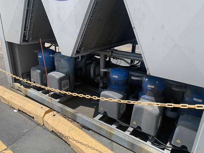 Used CARRIER CHILLER MODEL 30RBB1106-1-C-3