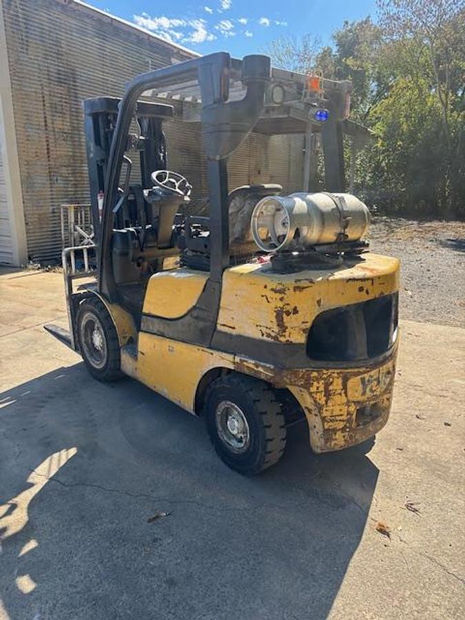 Used 6,000lb YALE GLP060VX FORKLIFT ROLL CLAMP COMPATABLE