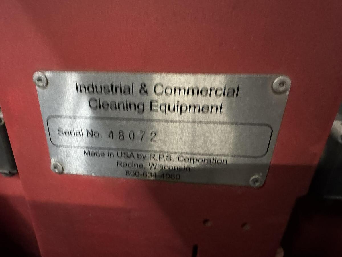 Used FACTORY CAT FLOOR SCRUBBER