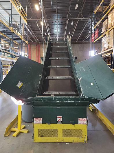 Used INTERNATIONAL BALER MODEL NA-1295 HORIZONTAL BALER 7" CYLINDER 30HP