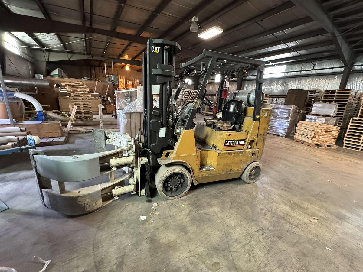 Used CATERPILLAR ROLL CLAMP TRUCK MODEL GC40KSTR WITH CASCADE CLAMP