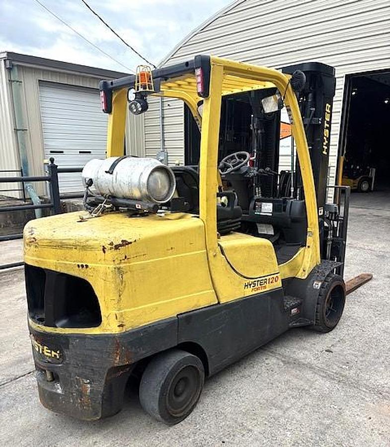 Used 12,000 POUND HYSTER S120FT MFG 2016